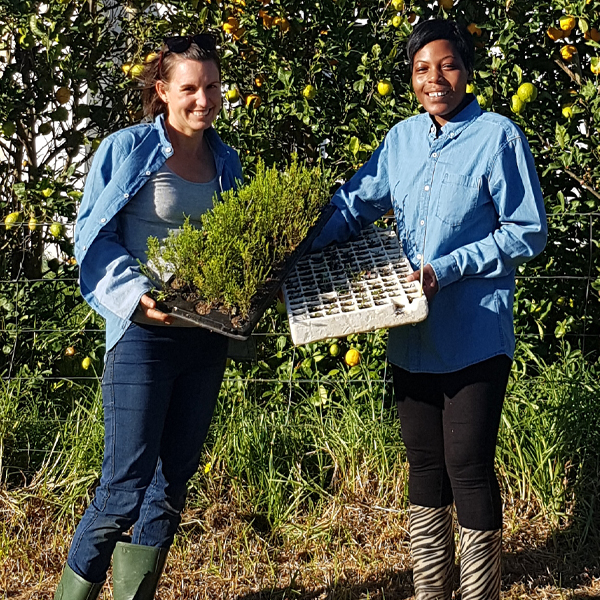 2021 Floret Online Workshop Scholarship winners Karen and Beauty