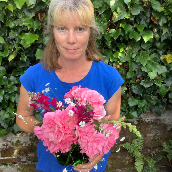 Elizabeth Dean holding bouquet